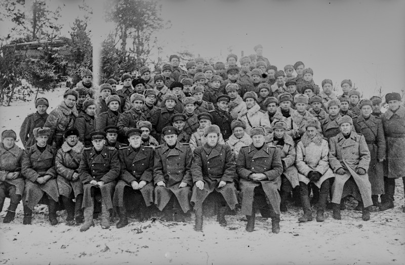 8. Eesti Laskurkorpus. Grupp sõjaväelasi, esireas: Pusta, Lombak, Raadik, Aeldmann
