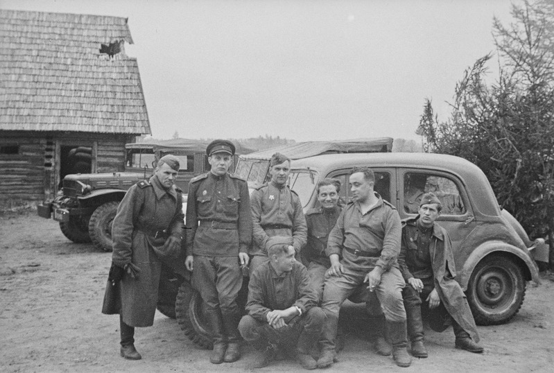 8. Eesti Laskurkorpus. Korpuse staabi "ametimehed" vabal ajal.