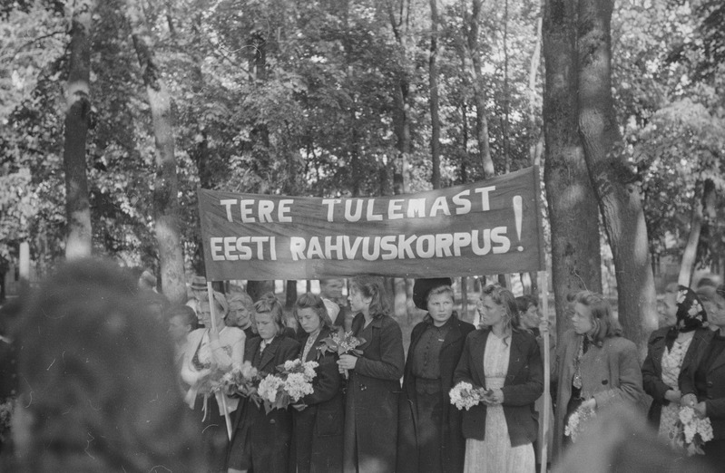 Eesti Korpus kodumaal, läbimas Pärnu linna.