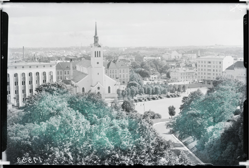 Tallinn, Vabaduse väljak. Keskel Jaani kirik.