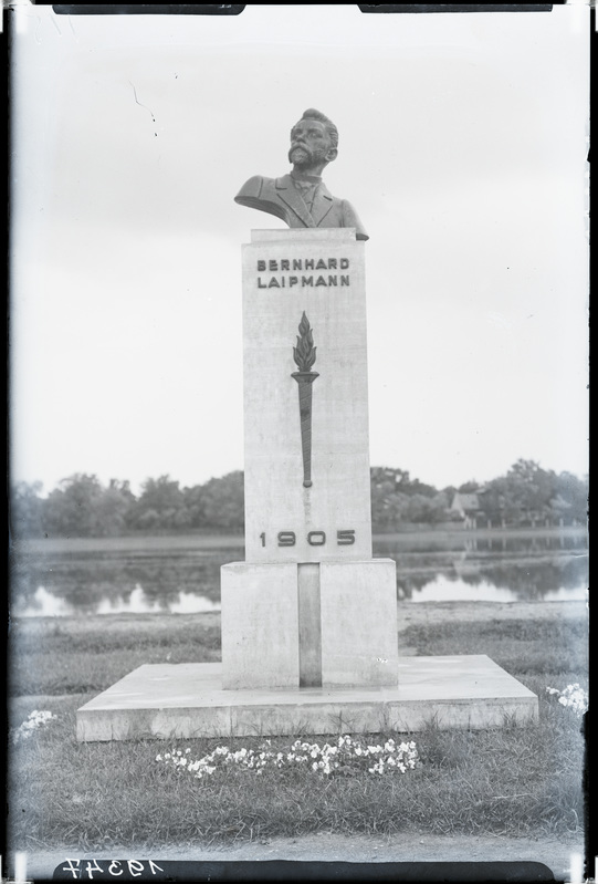 Bernhard Laipmanni monument (slulptor Roman Haavamägi)