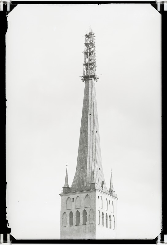 Tallinn, tellingutes Oleviste kiriku torn.