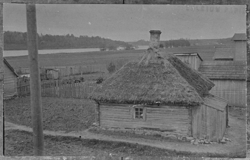 Viljandi. Jakobsoni tänava lõpus asuv viimane linna õlhkatusega maja (19. saj. lõpp, 20. saj. algus)