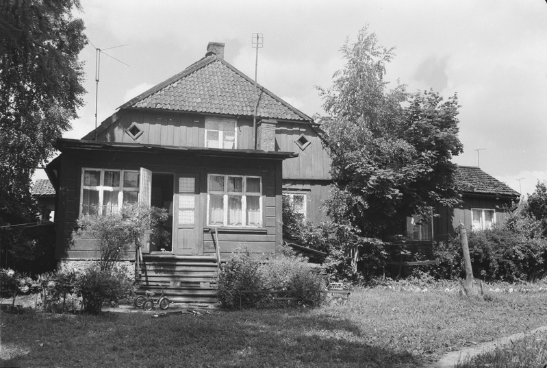 Viljandi, Tartu tänav 19 (aiapoolne külg)