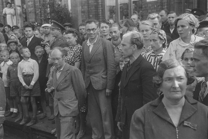 Eesti NSV Riigivolikogu delegatsiooni saabumine Moskvast. Töötajad Tapa jaama ees tervitamas saabuvat delegatsiooni.