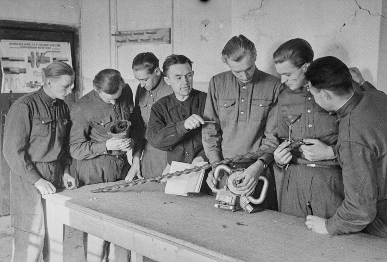 Kaevandus-tööstuskool Kukrusel.