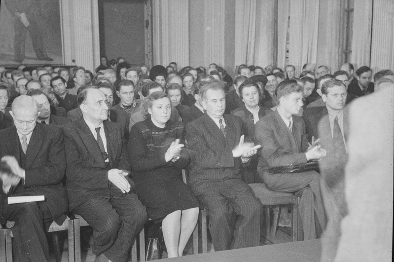 Sm. Aleksander Vinerile antakse kätte Stalini preemia. Estonia kontserdisaal, vaade saalile.