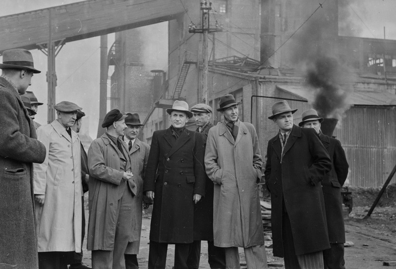 Eesti põlevkivibasseinis. Tööstuse välisvaade.