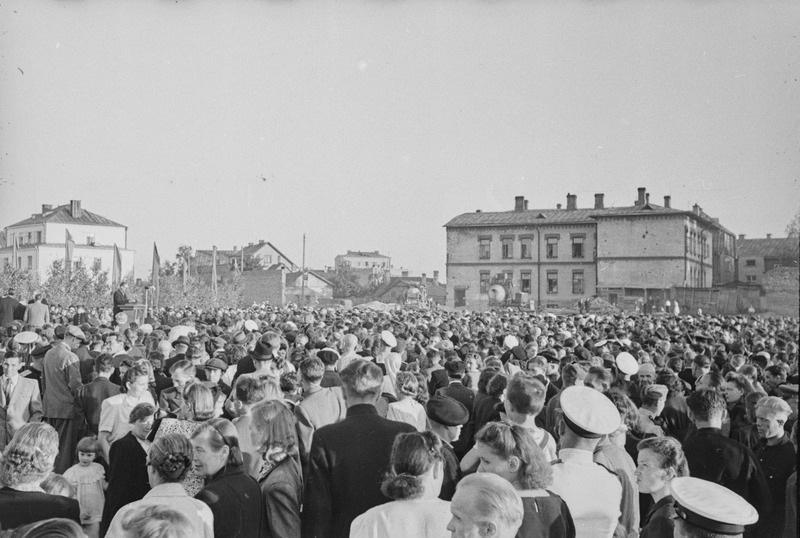 Tallinna uue keskväljaku - Stalini väljaku (Viru Väljak) avamine.