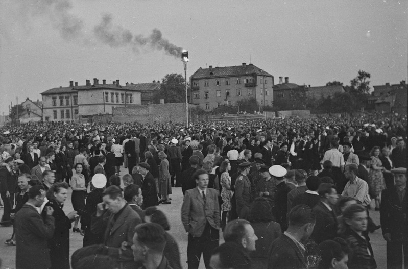 Tallinna uue keskväljaku - Stalini väljaku (Viru Väljak) avamine.
