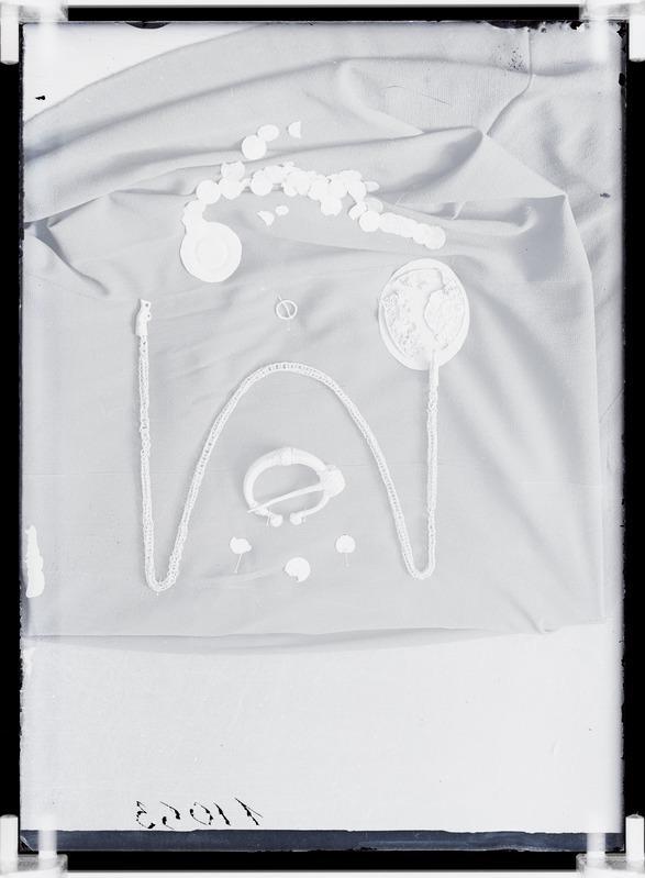 Arheoloogiline leid. Irust leitud ehted