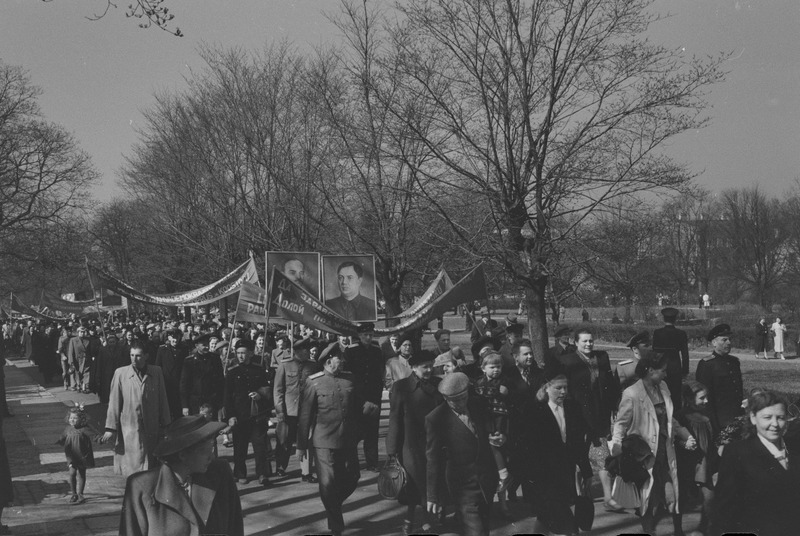 Töörahva püha 1. mail 1953. a-l. Töötajate rongkäik.