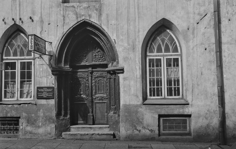 Tallinn, Vanalinn, Pikk tänav 71 hoone portaal (nn Kolm õde). Tallinna Turismibaas