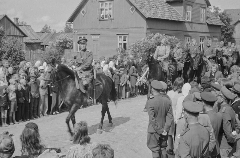 8. Eesti Laskurkorpuse K. Allikase diviisi ratsaväelased tagasiteel Kuramaalt. Saabumine Kilingi-Nõmmele