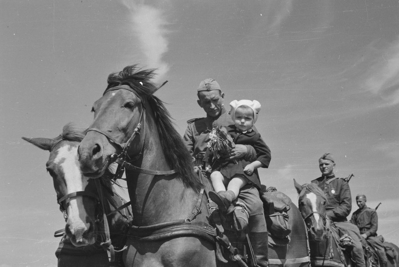 8. Eesti Laskurkorpuse suurtükiväelaste saabumine Kuramaalt.