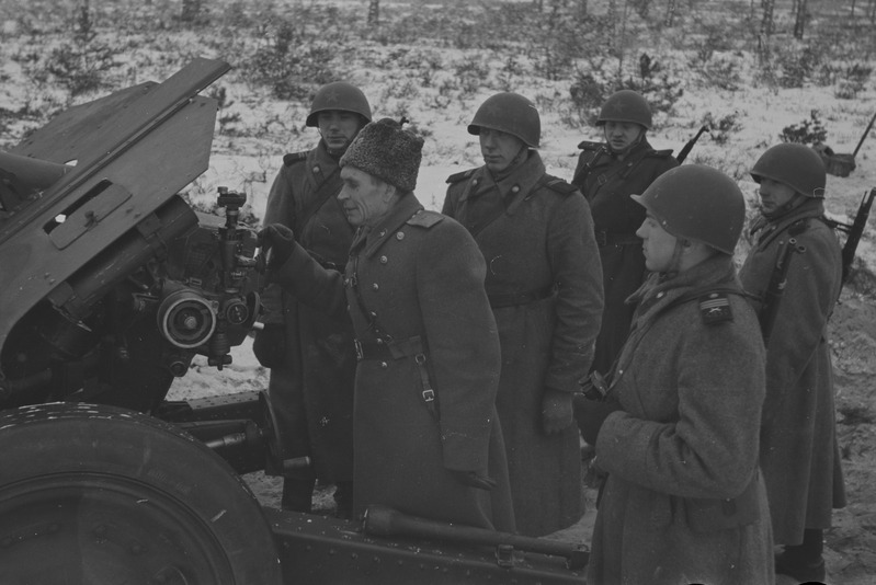 8. Eesti Laskurkorpus. Kindralmajor J. Lombaku külastamas sõjaväeosa (1944)