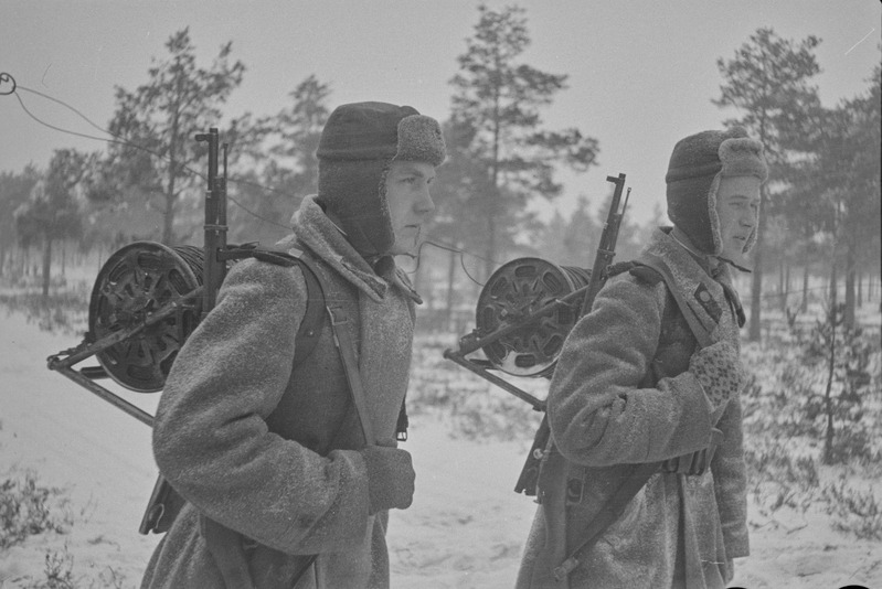 8. Eesti Laskurkorpus. Kindralmajor J. Lombaku sideväelased rännakul (1944)