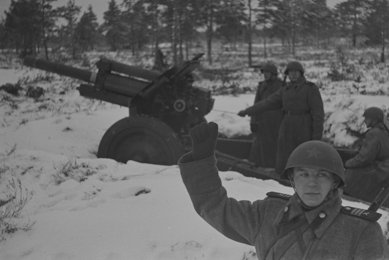 8. Eesti Laskurkorpuse kahuriväelased lahingus (1944)