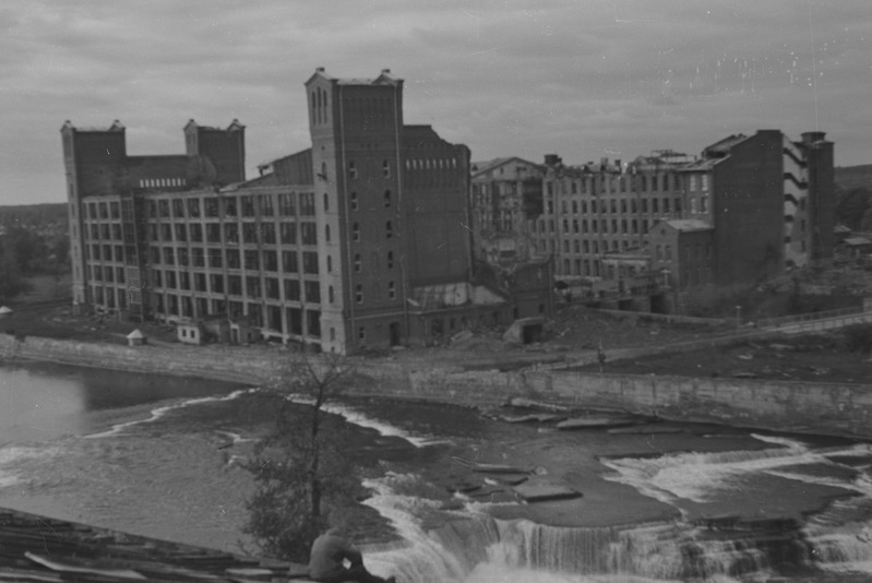 Sõjapurustused Narvas. Kreenholmi manufaktuur