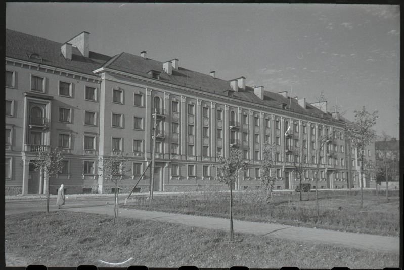 Lembitu tn. uued hooned, 1953. a. Vaade Lenini pst. suunas, ehitatud Nõva projekti järgi.