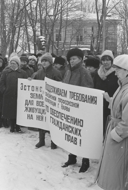 Narva. Kreenholmi Manufaktuuri täöötajate miiting üldstreigi toetuseks. 4.1992.