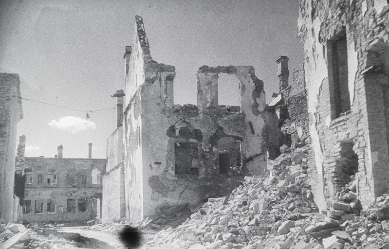 II maailmasõda. Pommitatud Narva