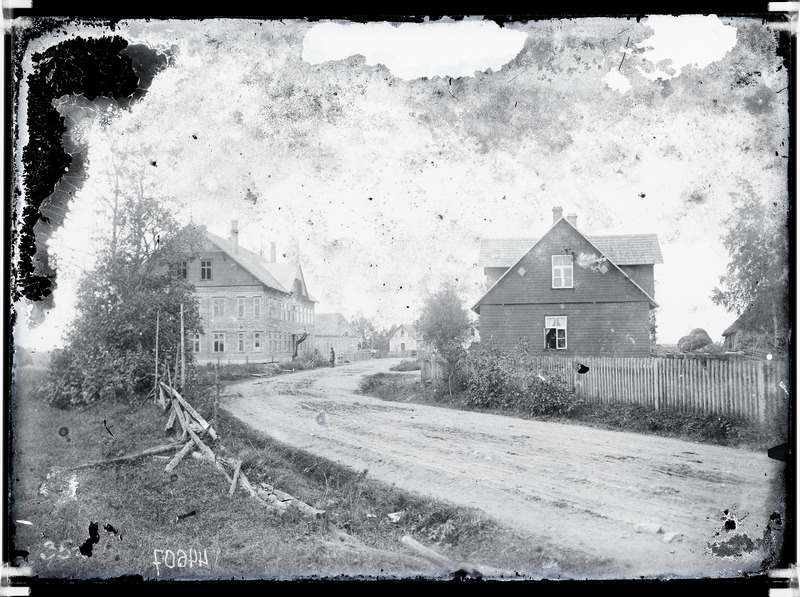 Peru koolimaja (vasakul) Vigala alevi keskuses, 20. saj I pool.