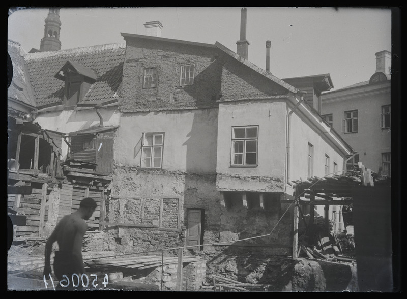 Tallinn, Viru tn11 ("Heune maja"?), töö objektil