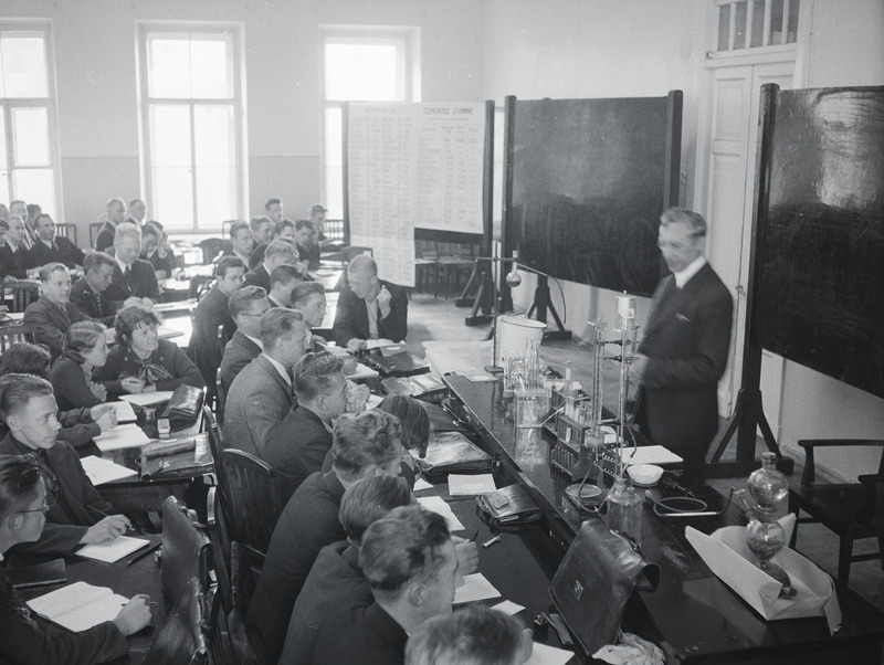 Üliõpilased loengul. Tallinna Tehnikaülikool. Asutatud 1936.a.
