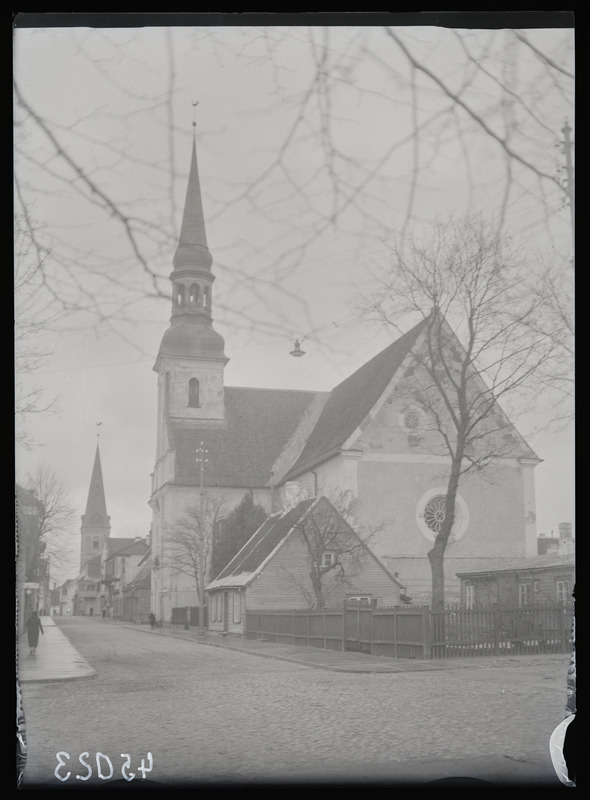 Pärnu. Vaade Elisabethi kirikule (esiplaanil) ja Nikolai kirik