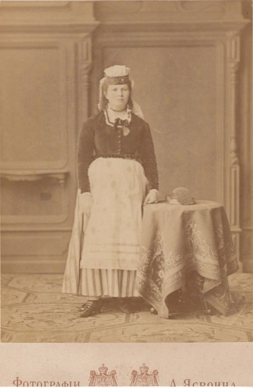 Natalie Auguste Johanson-Pärna (sünd. Jakobson), C. R. Jakobsoni õde.