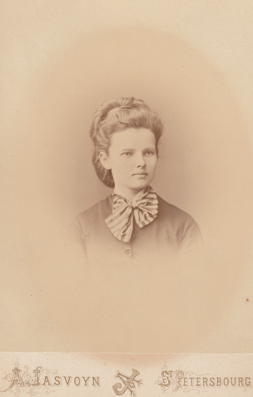 Ida Alvine Thomson (sünd. Jakobson), C. R. Jakobsoni õde.