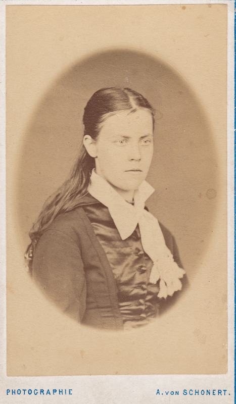 Antonie Thal, C. R. Jakobsoni abikaasa õde.