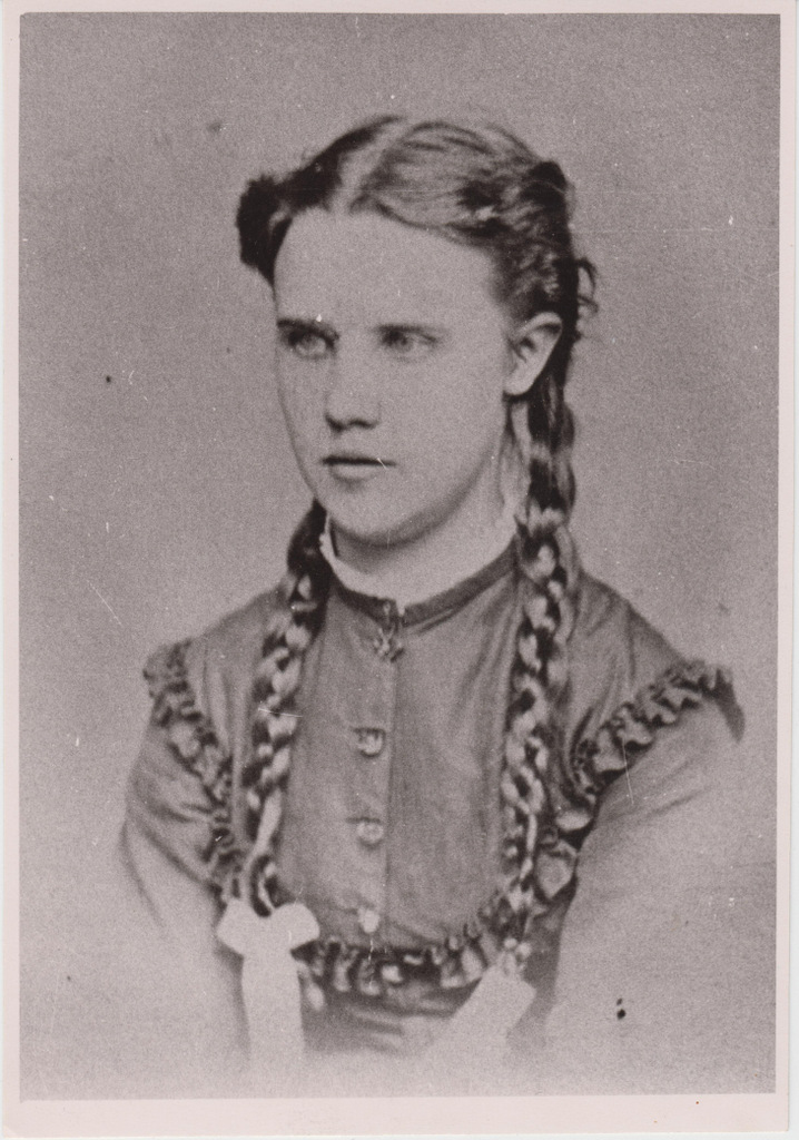 Julie Thal. Pildistatud pruudipõlves.