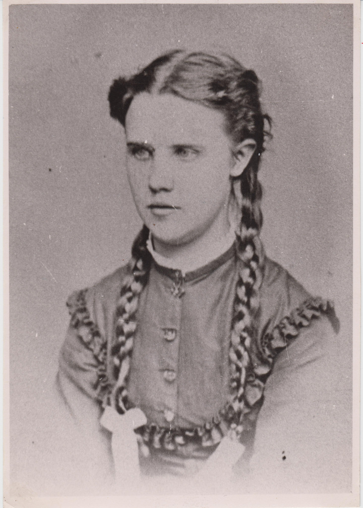 Julie Thal. Pildistatud pruudipõlves.