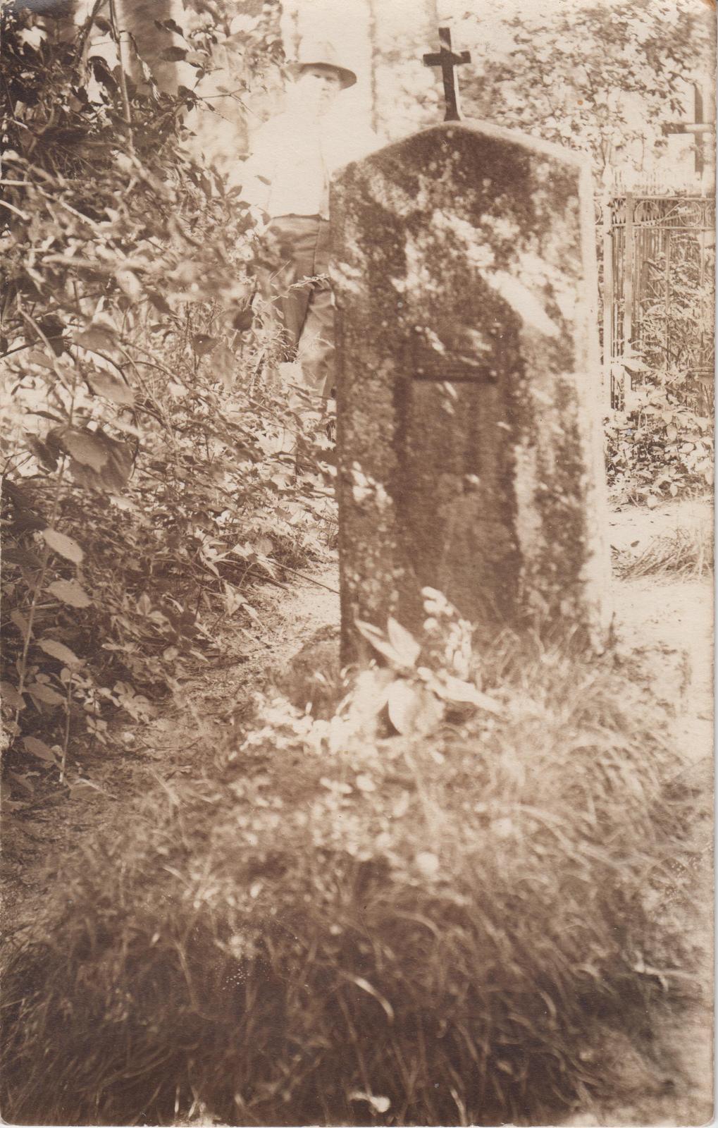 Fotopostkaart. Johannes Jakobson Tormas, Adam Jakobsoni haual.