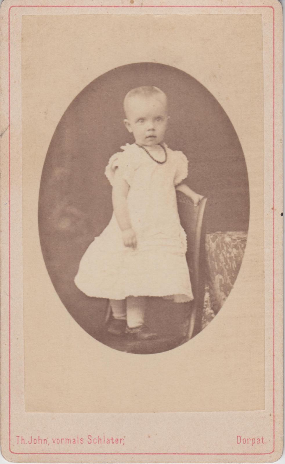 Elsa Jakobson 2 - aastasena.