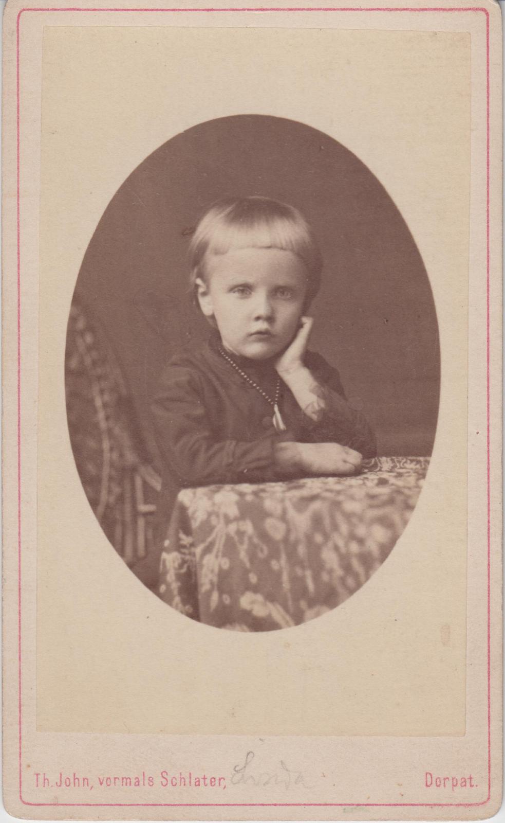 Linda Jakobson 4-aastasena.