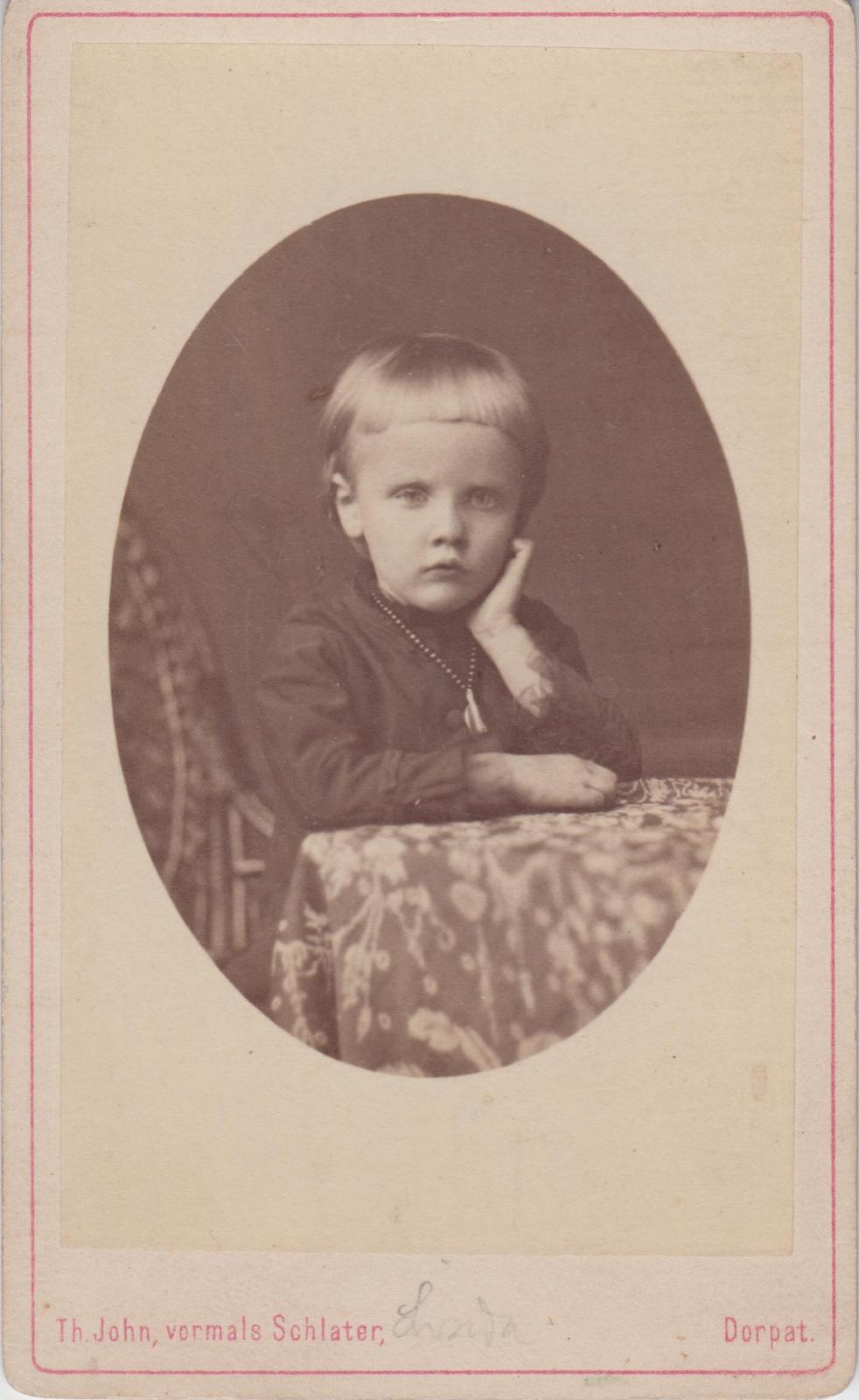 Linda Jakobson 4-aastasena.