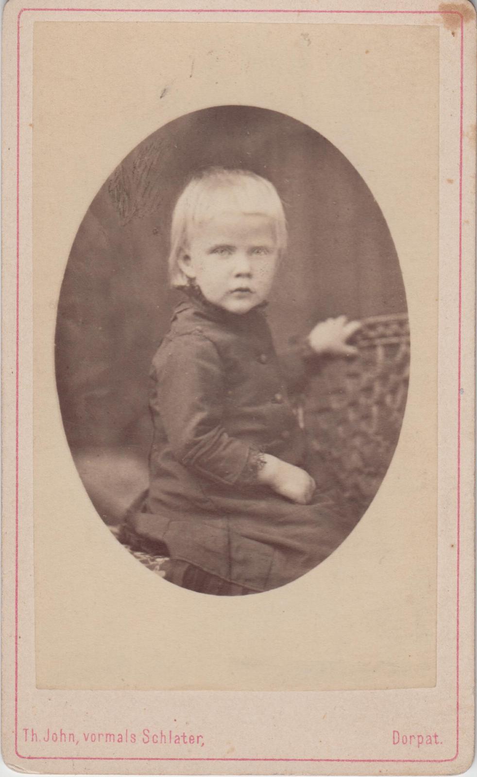 Ida Jakobson 3-aastasena.