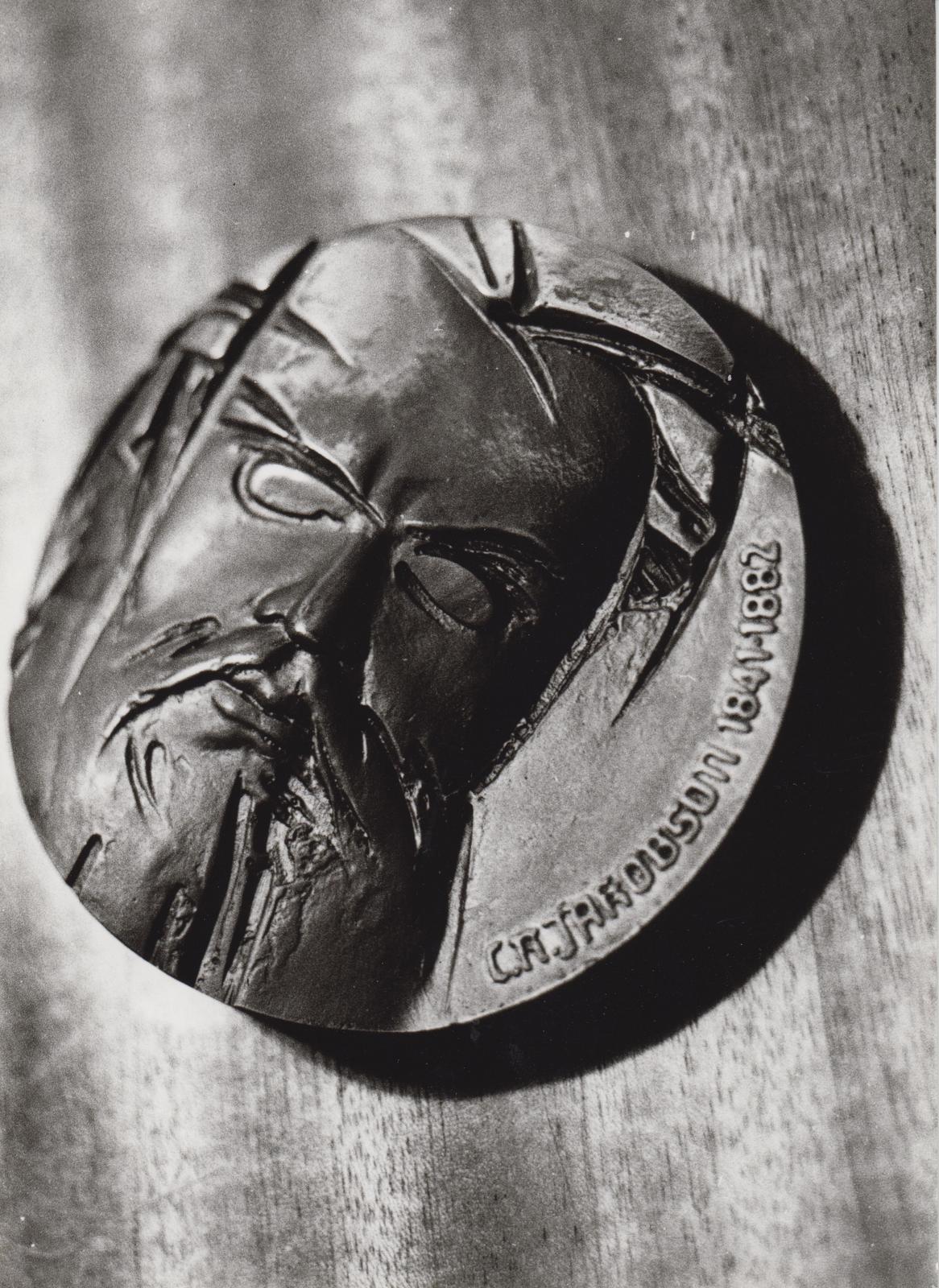 C. R. Jakobsoni nim. medal, millega premeeritakse C. R. Jakobsoni nimelise konkursi laureaate.