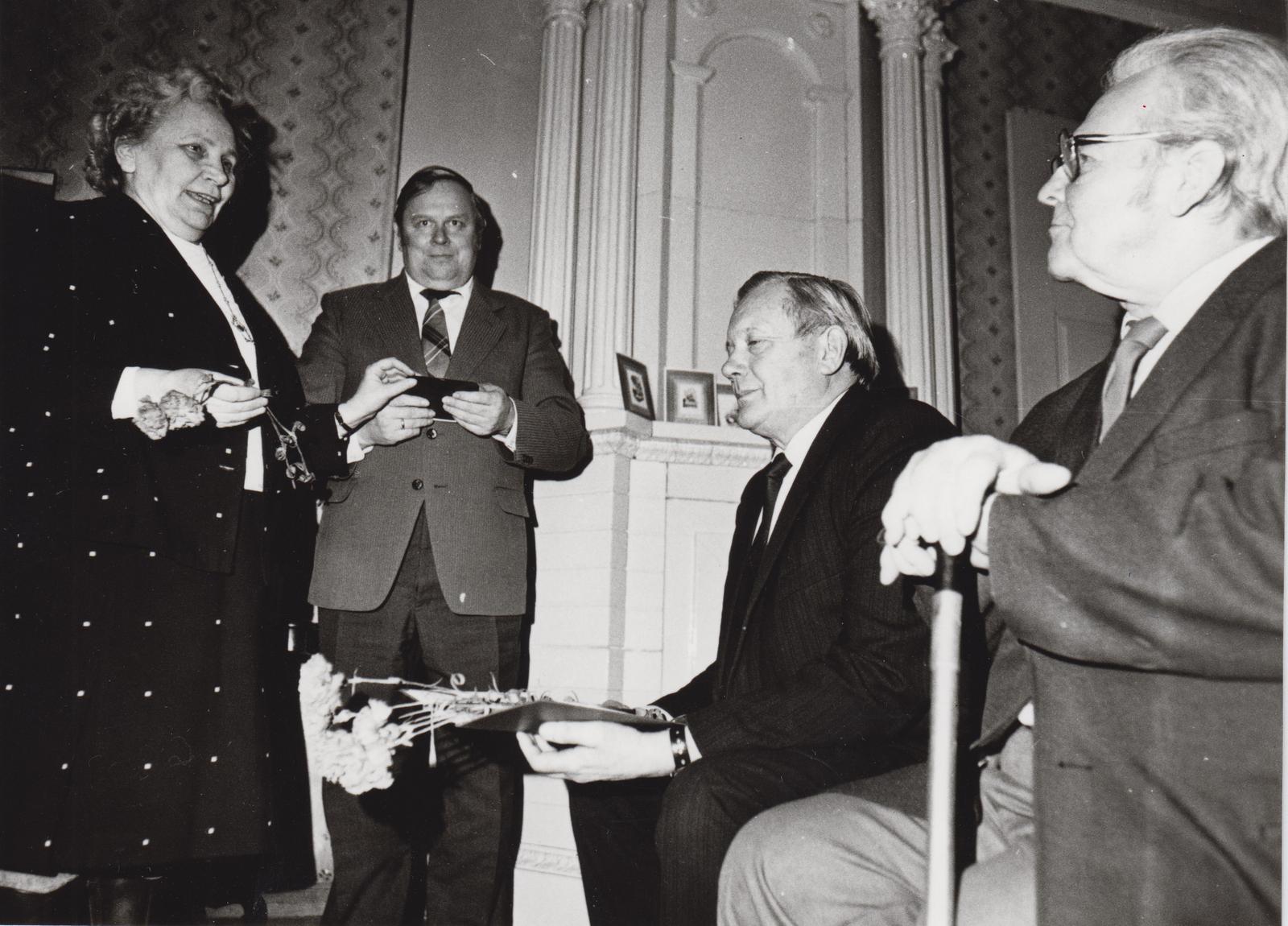 C. R. Jakobsoni nim. medali kätteandmine.