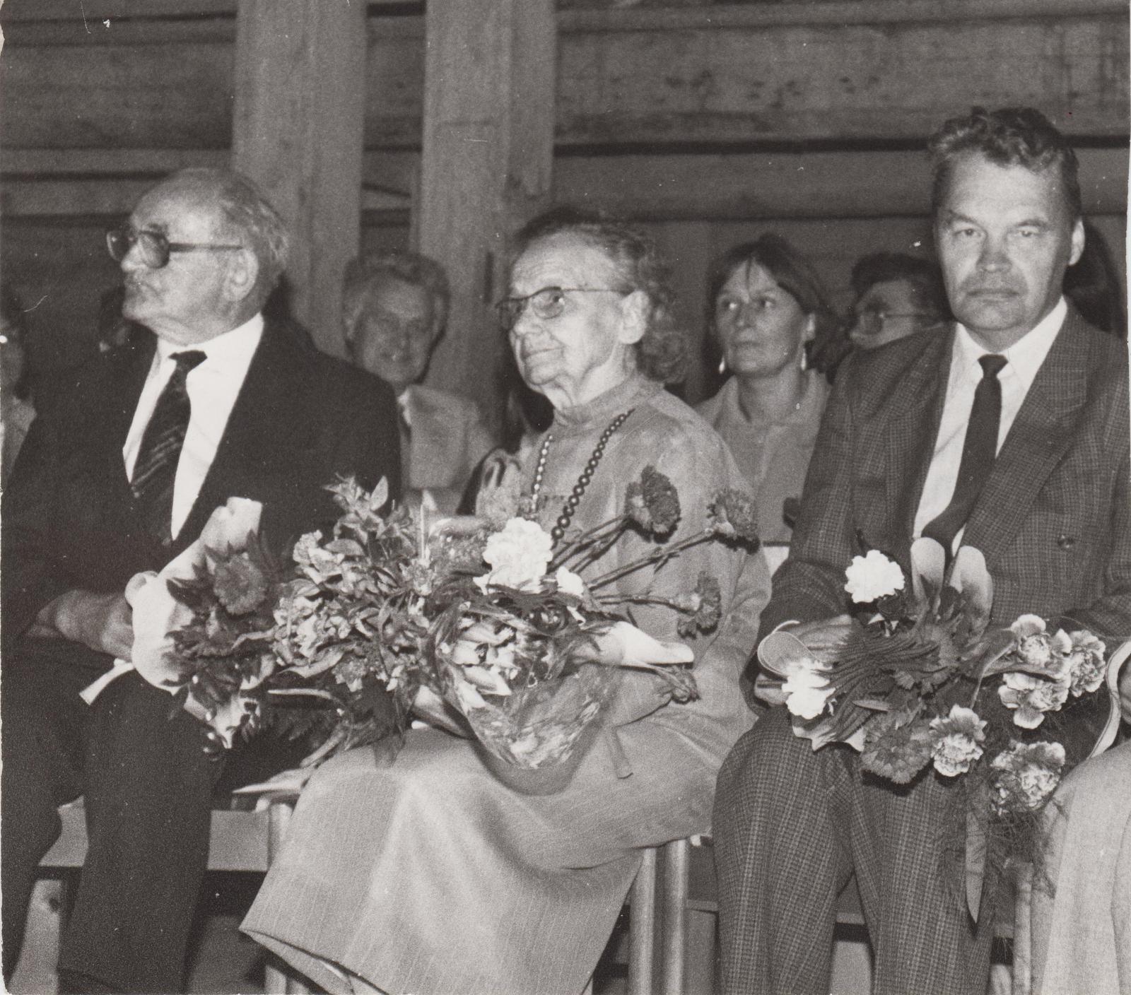 C. R. Jakobsoni nim. preemia laureaadid Erna ja Edgar Saabas ning Raivo Kaik.