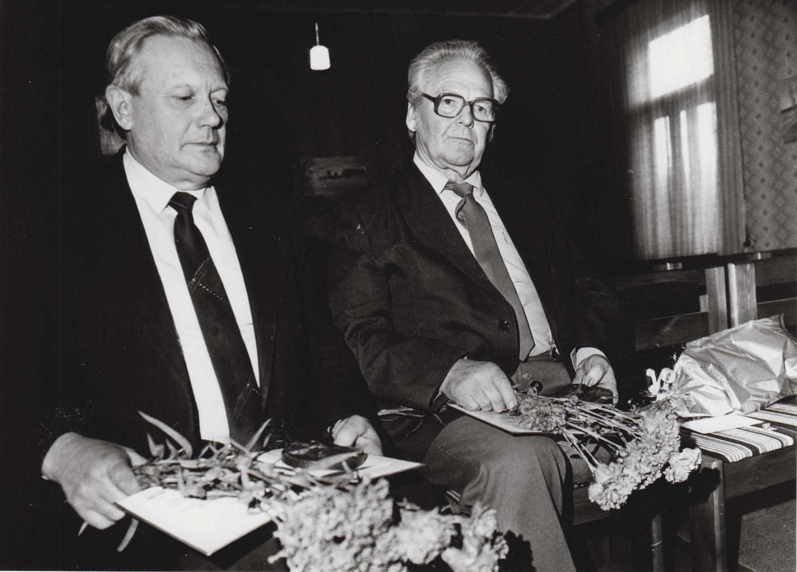 C. R. Jakobsoni nimelise medali üleandmine Joh. Juhansoole ja Manivald Metsaaltile Kurgja muuseumis 12.01.1990.
