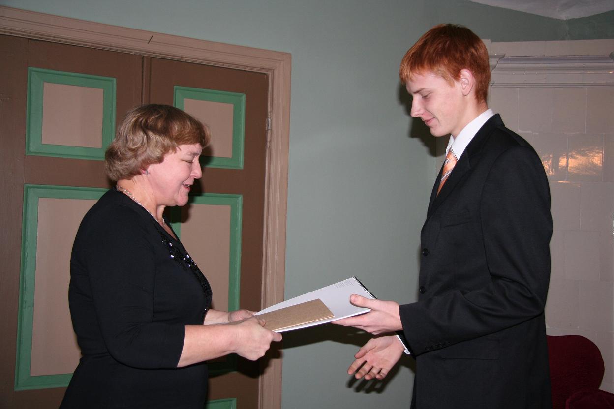 Foto. Kreutzwaldi mälestuspäev. Kristen Veibri, Siiri Toomik. Võru, 14.12.2009.