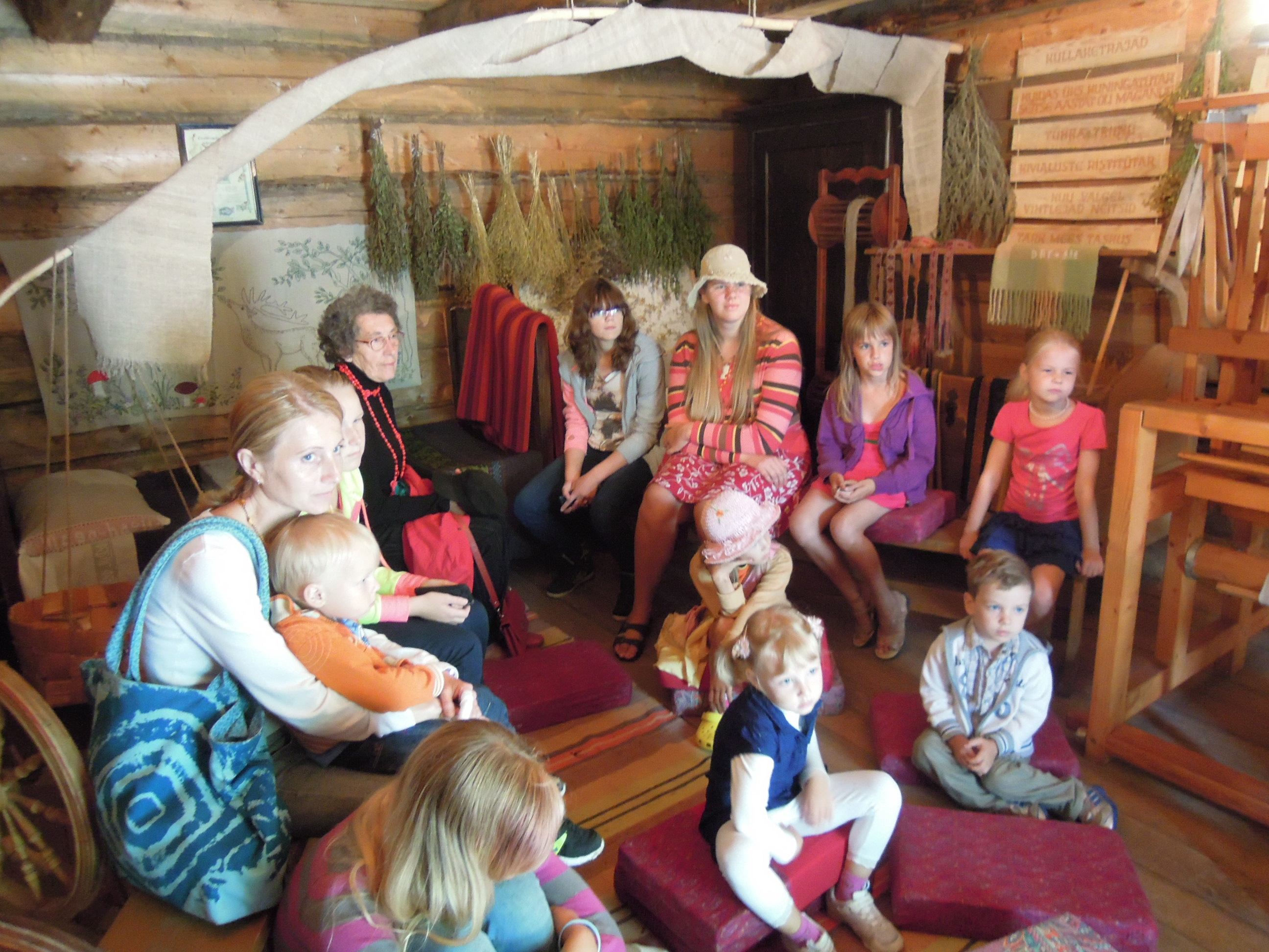 Foto. MUINASJUTUTUND muuseumi aidas. Võru, 21.08.2013.