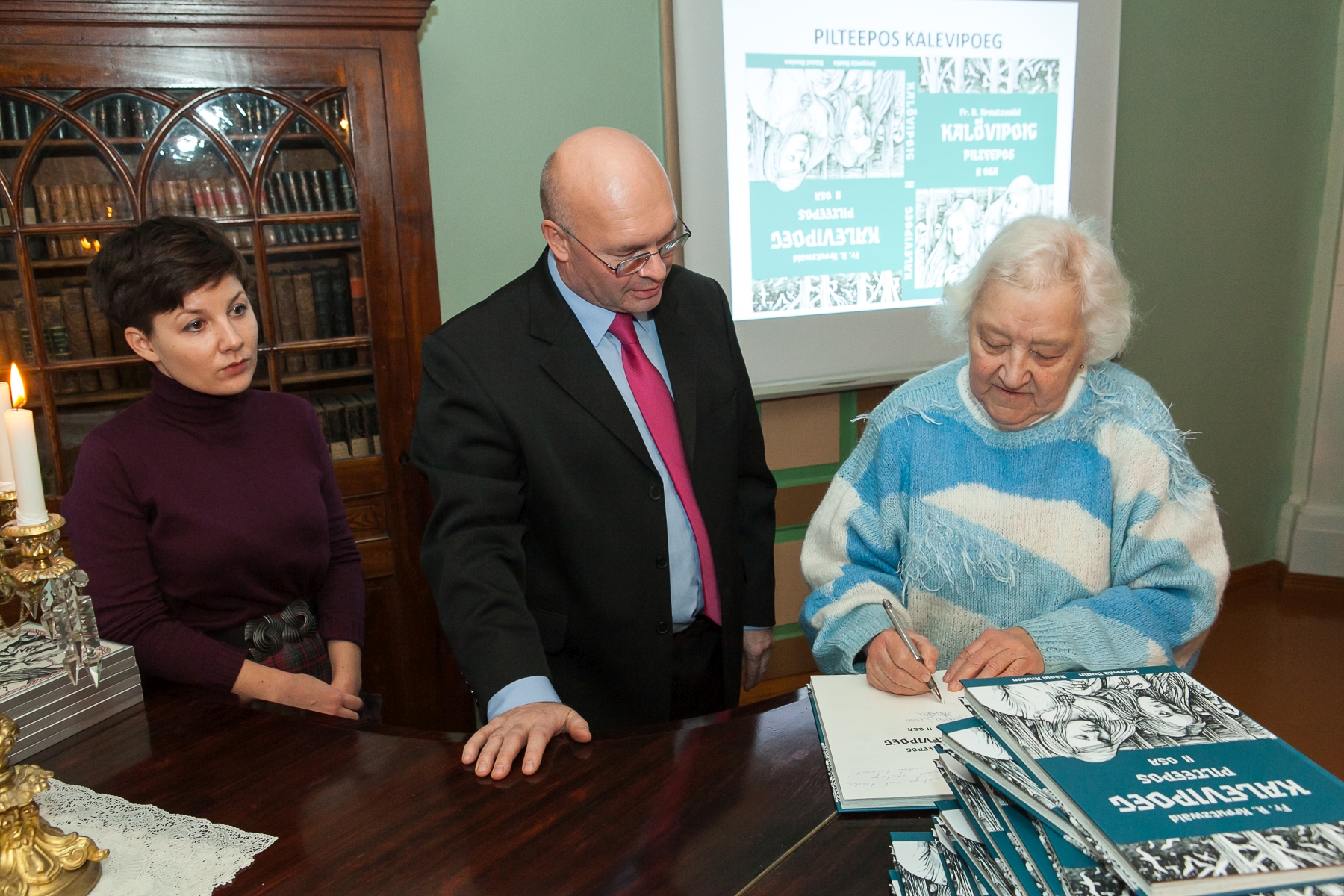 Foto. Pilteepose “Kalevipoeg/ Kalõvipoig” II osa esitlus. Võru, 11.11.2016.
