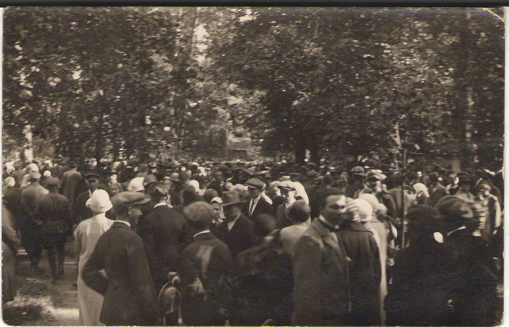 Foto. Dr. Fr. R. Kreutzwaldi mälestussamba avamine Võru pargis, 29.08.1926.