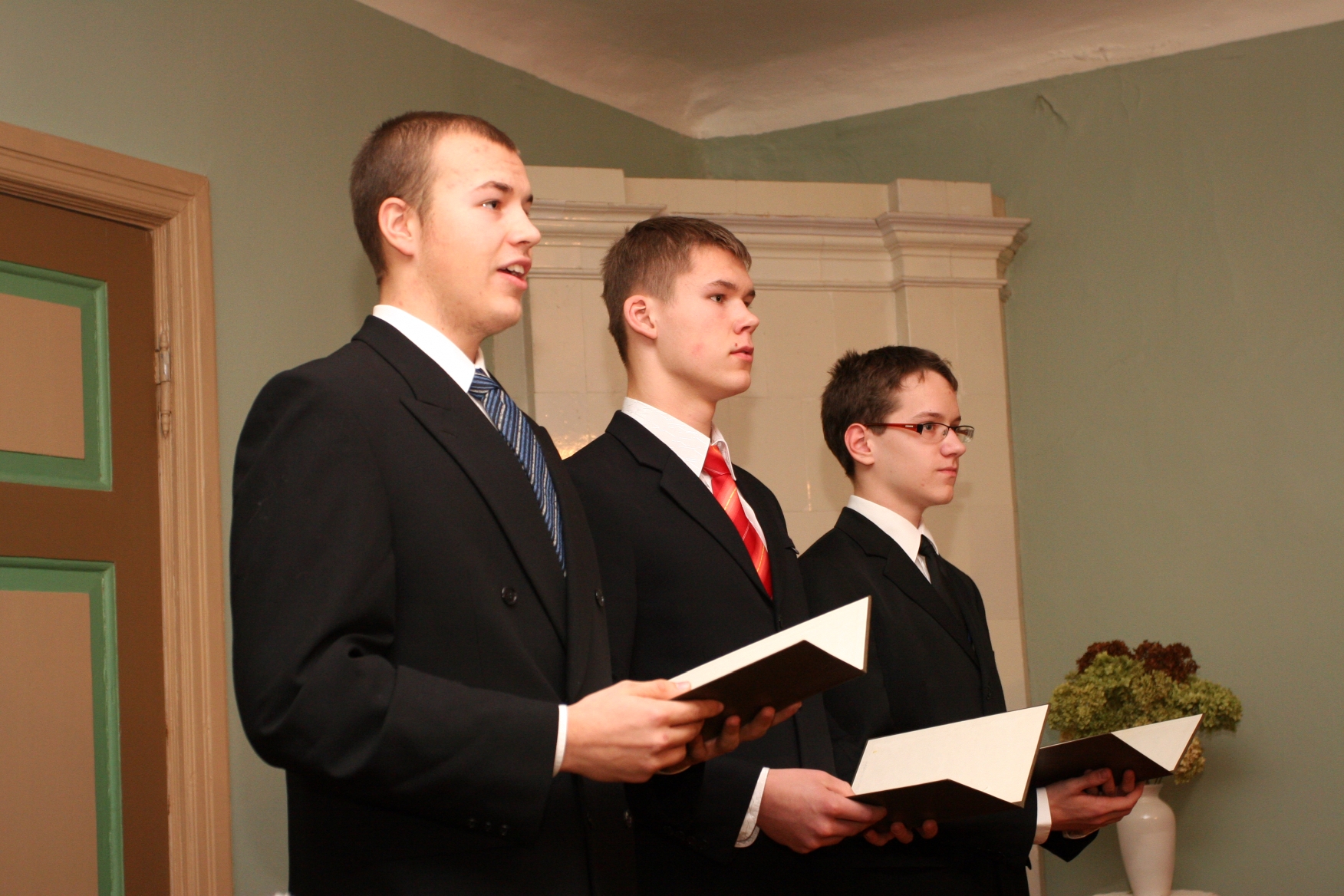 Foto. Kreutzwaldi mälestuspäev. Esinevad KRISTIAN TARO, LIIVO JUUL, INDREK HIRSNIK. Võru, 14.12.2006.