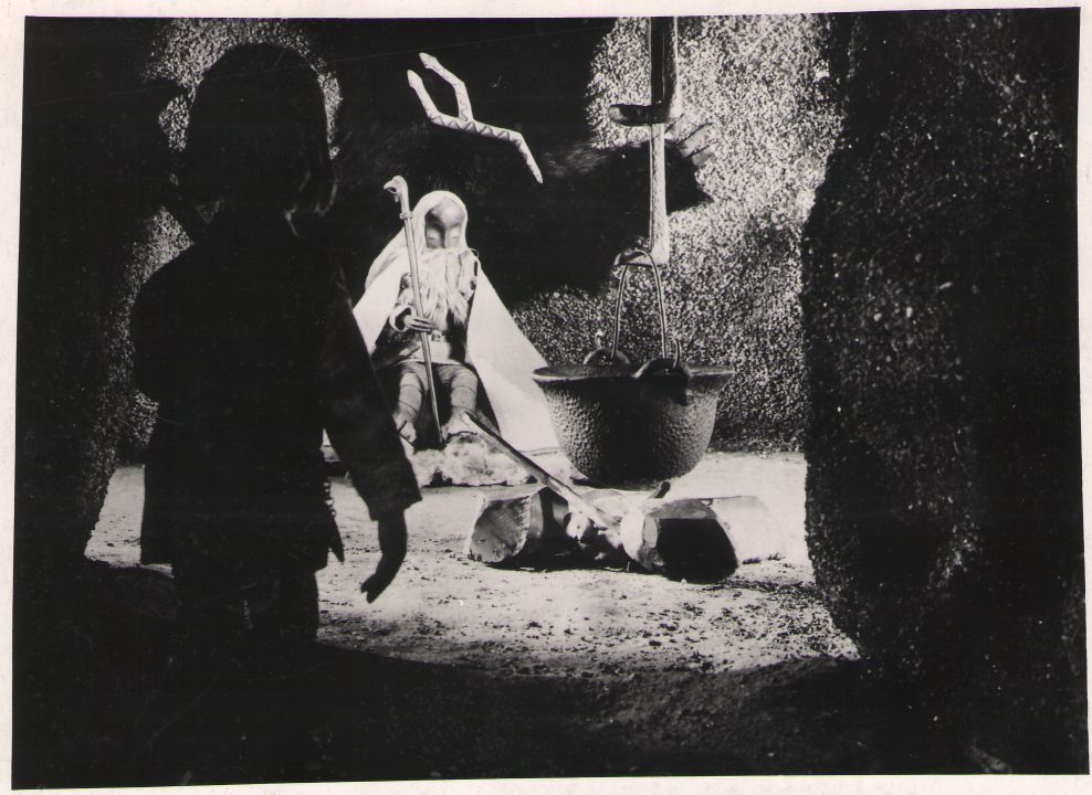 Foto. Kaader nukufilmist PÕHJA KONN. 1959.